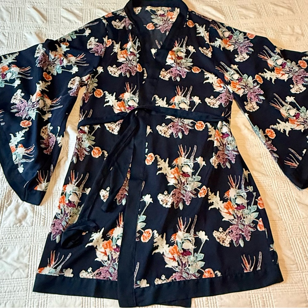 Wide Sleeve Floral Kimono Robe Sz L